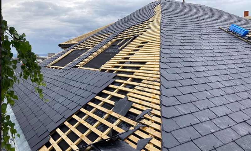 Charpente - PCK COUVREUR PARIS : artisan charpentier sur paris (75) : Pose et rénovation de charpente : traditionnelle, à fermettes … du massif au lamellé-collé. Traitement des bois de charpente et menuiserie. Intervention dans tous les arrondissements de Paris (75)