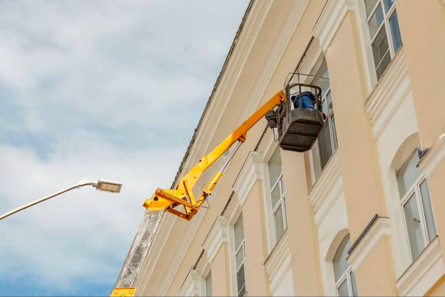 Nettoyage et peinture façade - PCK COUVREUR PARIS (75) :  artisan peintre sur Paris (75). Nettoyage, démoussage, traitement anti-mousse, ravalement peinture façade imperméabilisation hydrofuge façade . Intervention dans tous les arrondissements de Paris (75)