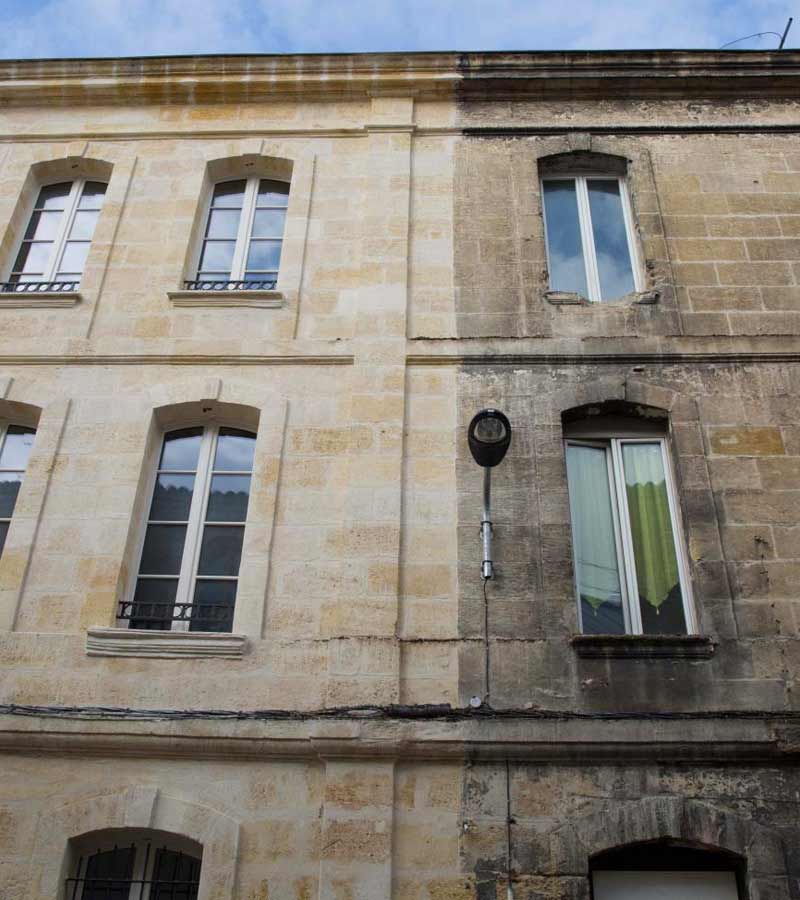 Nettoyage et peinture façade - PCK COUVREUR PARIS (75) :  artisan peintre sur Paris (75). Nettoyage, démoussage, traitement anti-mousse, ravalement peinture façade imperméabilisation hydrofuge façade . Intervention dans tous les arrondissements de Paris (75)