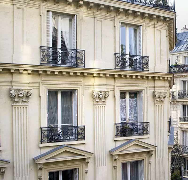 Nettoyage et peinture façade - PCK COUVREUR PARIS (75) :  artisan peintre sur Paris (75). Nettoyage, démoussage, traitement anti-mousse, ravalement peinture façade imperméabilisation hydrofuge façade . Intervention dans tous les arrondissements de Paris (75)