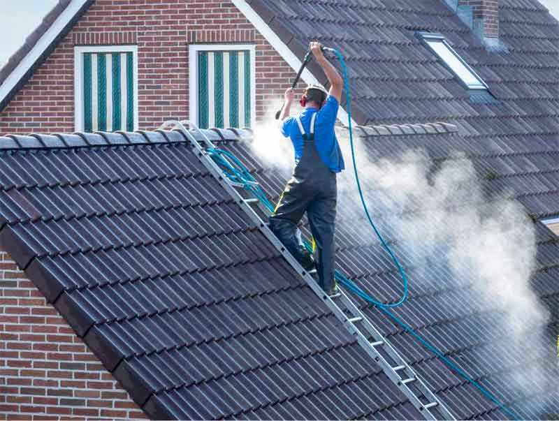 Nettoyage toiture - PCK COUVREUR PARIS (75) : artisan couvreur sur Paris (75). Nettoyage, démoussage traitement anti-mousse toiture. peinture hydrofuge toit : Intervention dans tous les arrondissements de Paris (75)