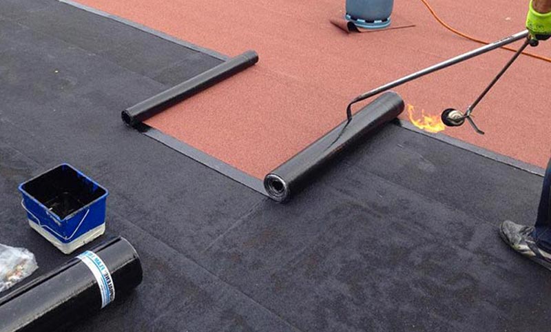 Étanchéité toit plat terrasse - PCK COUVREUR PARIS (75) : Couvreur étancheur dans tous les arrondissements de Paris (75). Étanchéité toit plat terrasse : plateforme par membrane en bitume goudronné . Isolation toiture et combles.