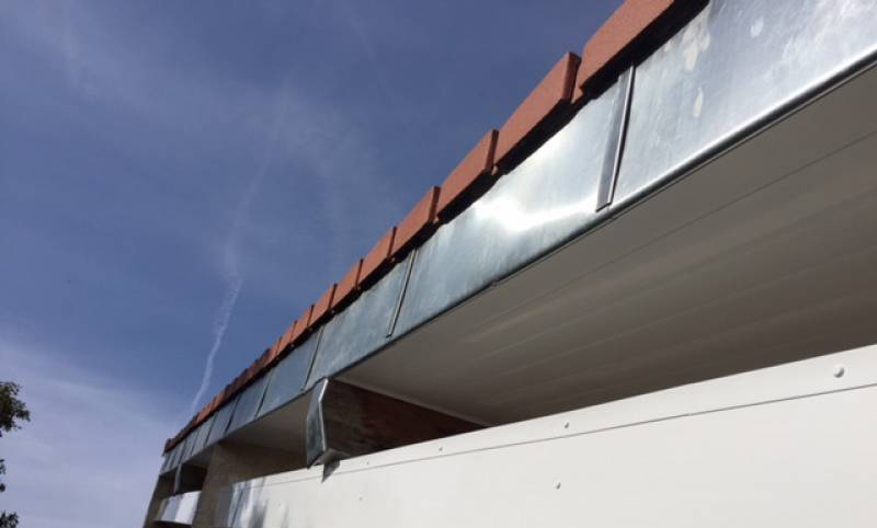 Zinguerie  - PCK COUVREUR PARIS (75) couvreur zingueur sur Paris (75). Zinguerie : Pose et rénovation de toiture en zinc. Pose gouttières, chéneaux, bande de rives, solin, abergement de cheminée … sur Paris (75)